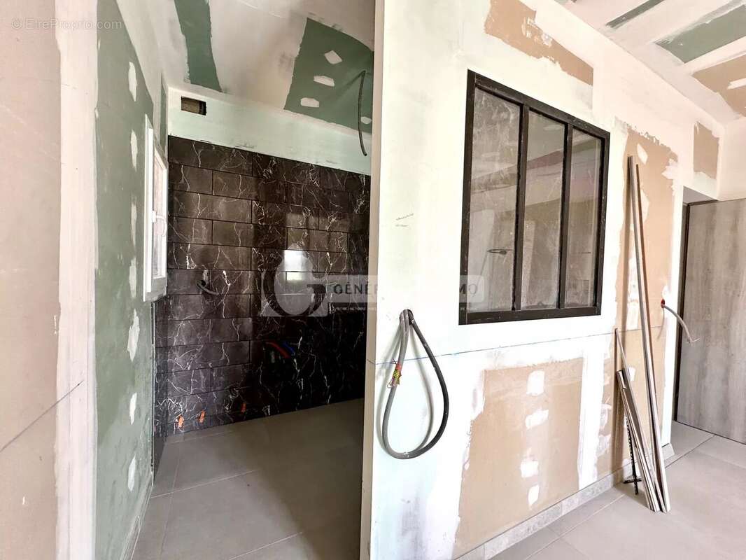 Maison à FONTVIEILLE