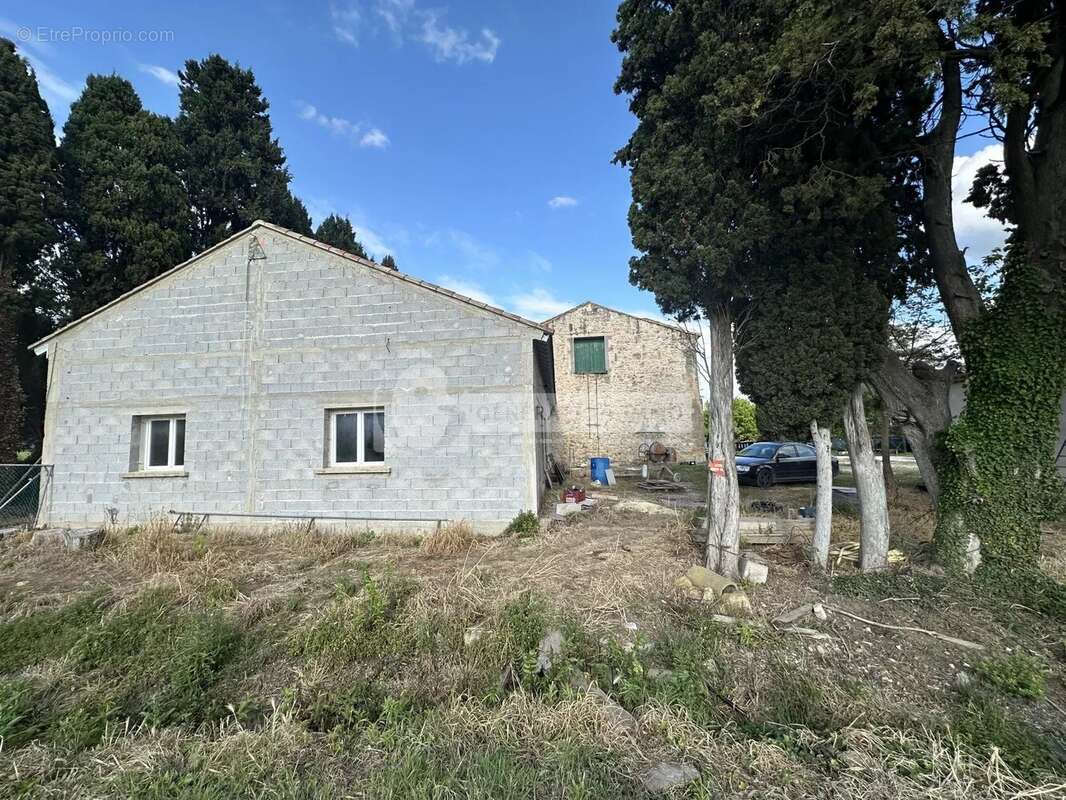 Maison à FONTVIEILLE