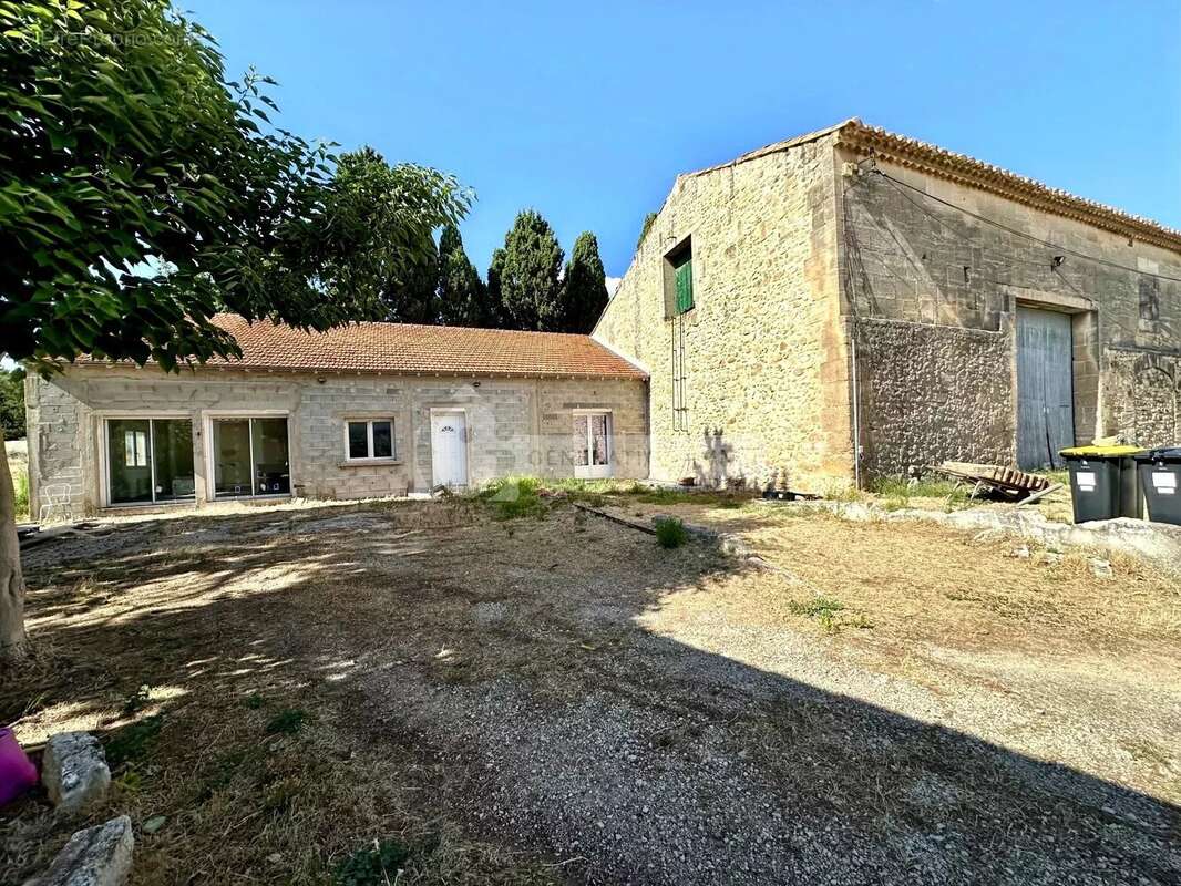 Maison à FONTVIEILLE