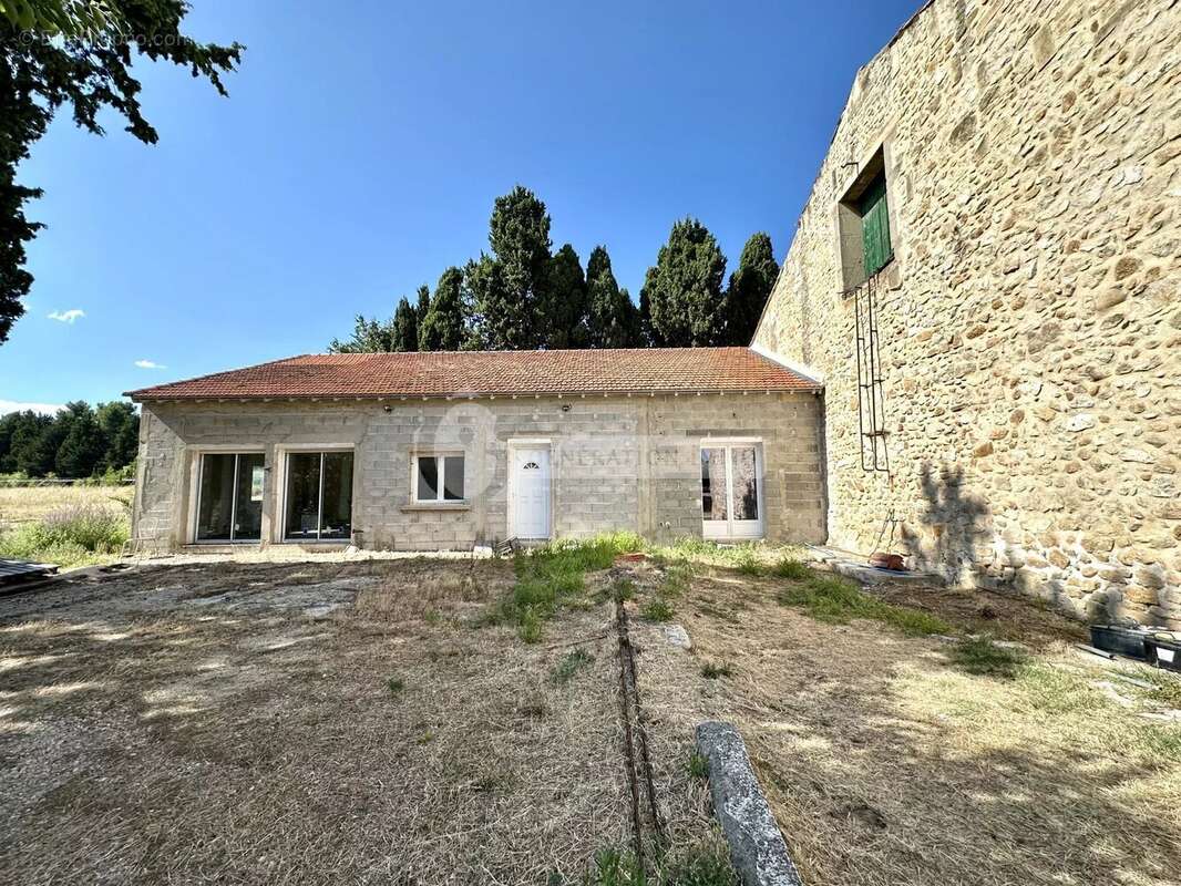 Maison à FONTVIEILLE