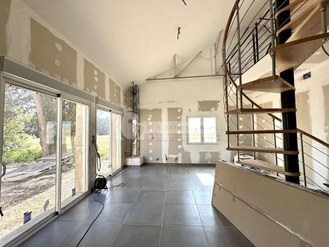 Maison à FONTVIEILLE