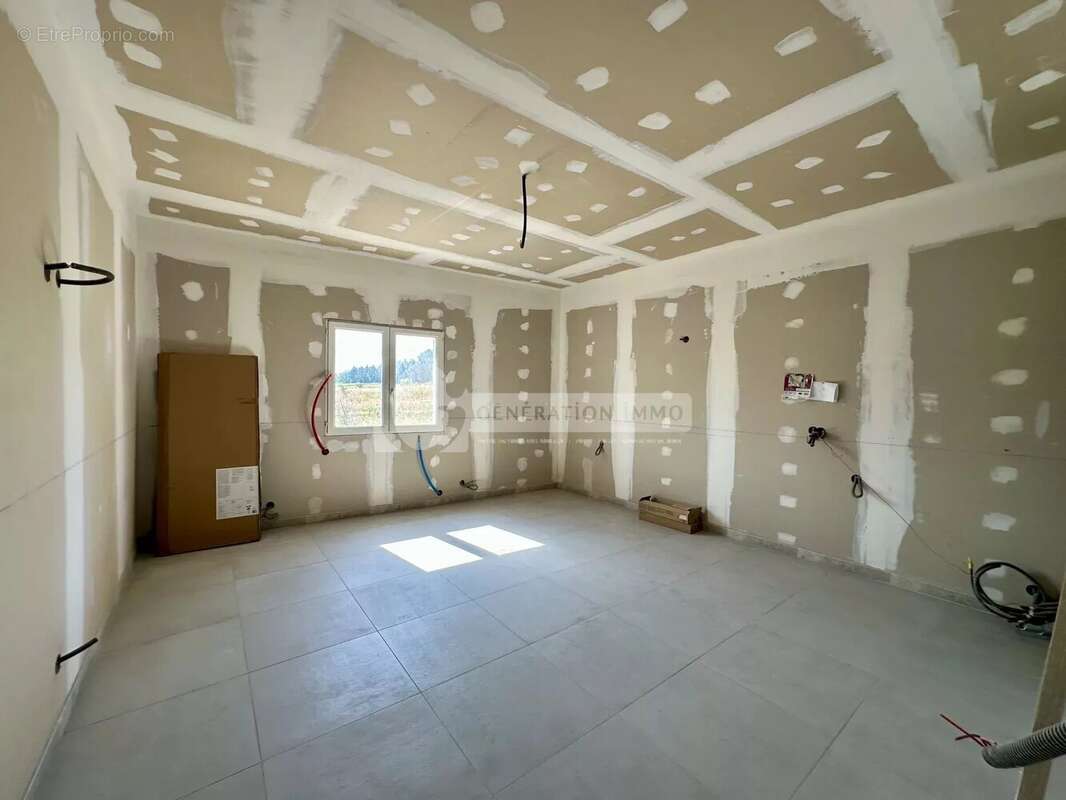 Maison à FONTVIEILLE