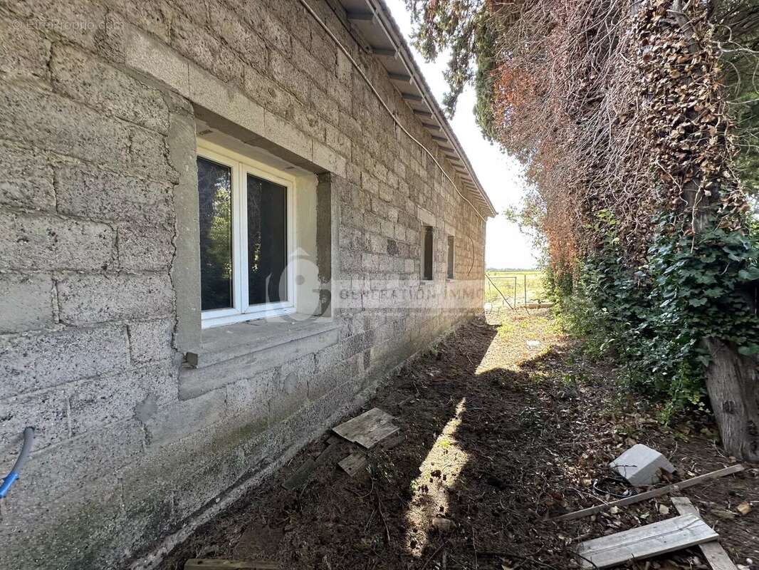 Maison à FONTVIEILLE