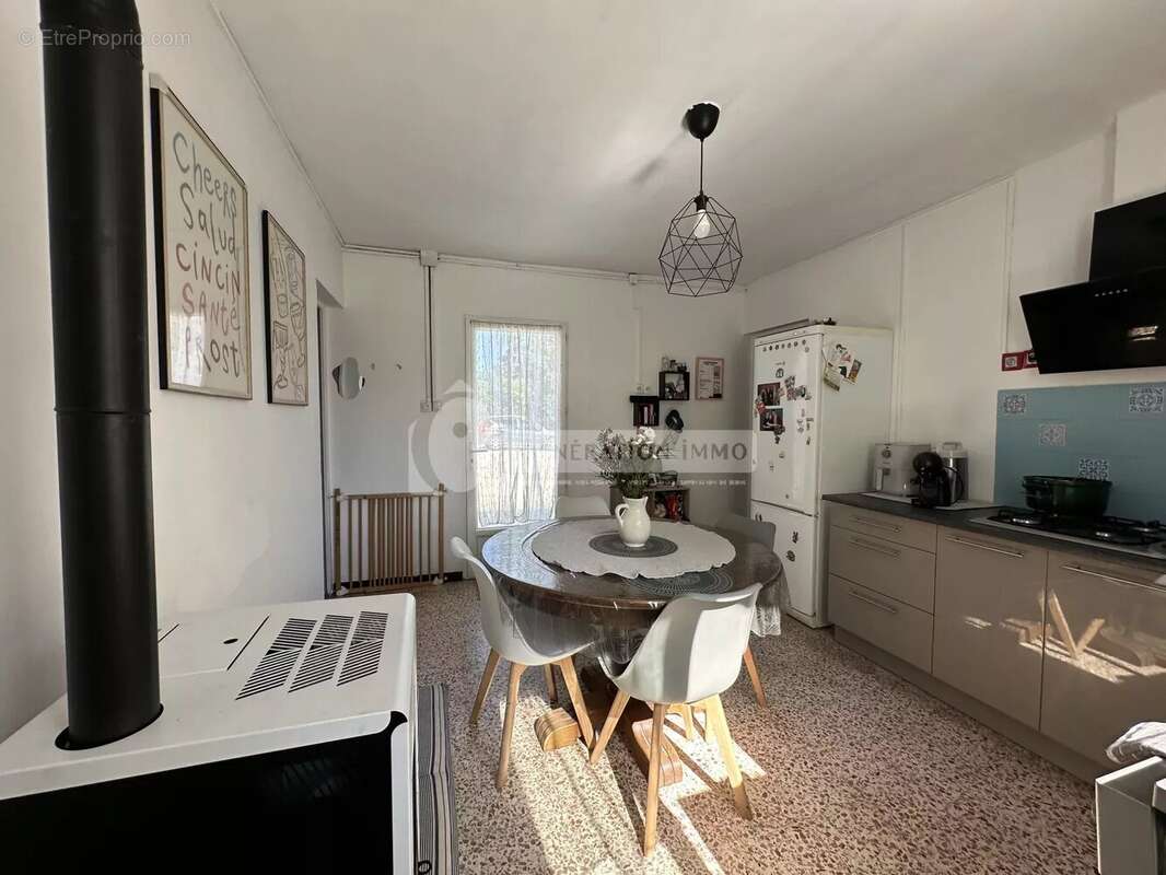 Maison à FONTVIEILLE