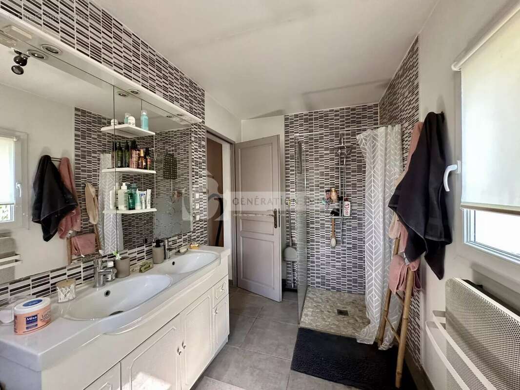 Maison à FONTVIEILLE