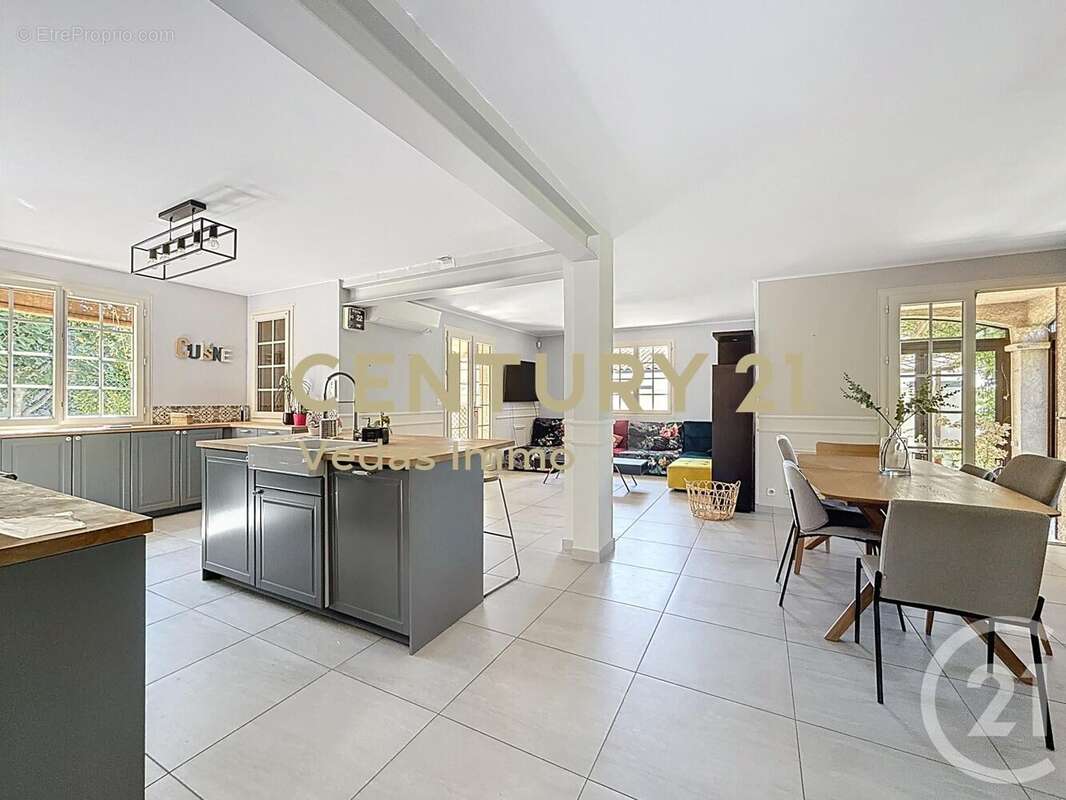 Maison à SAINT-JEAN-DE-VEDAS