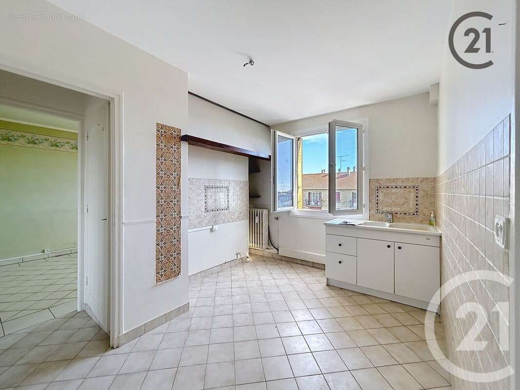 Appartement à LA CHAPELLE-SAINT-LUC