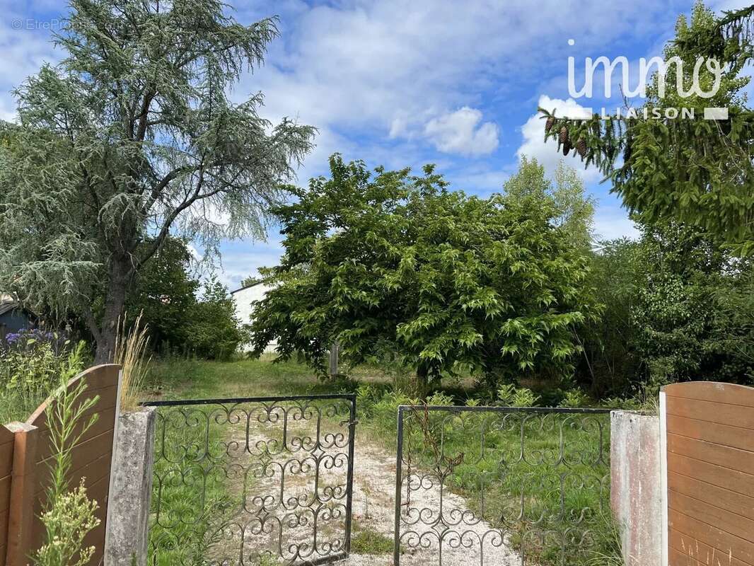 Maison à SAINT-ETIENNE-DE-MONTLUC