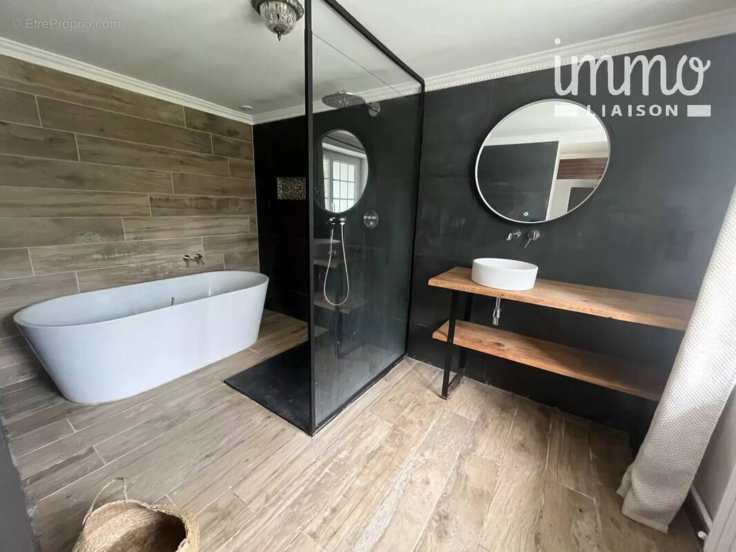 Maison à SAINT-ETIENNE-DE-MONTLUC