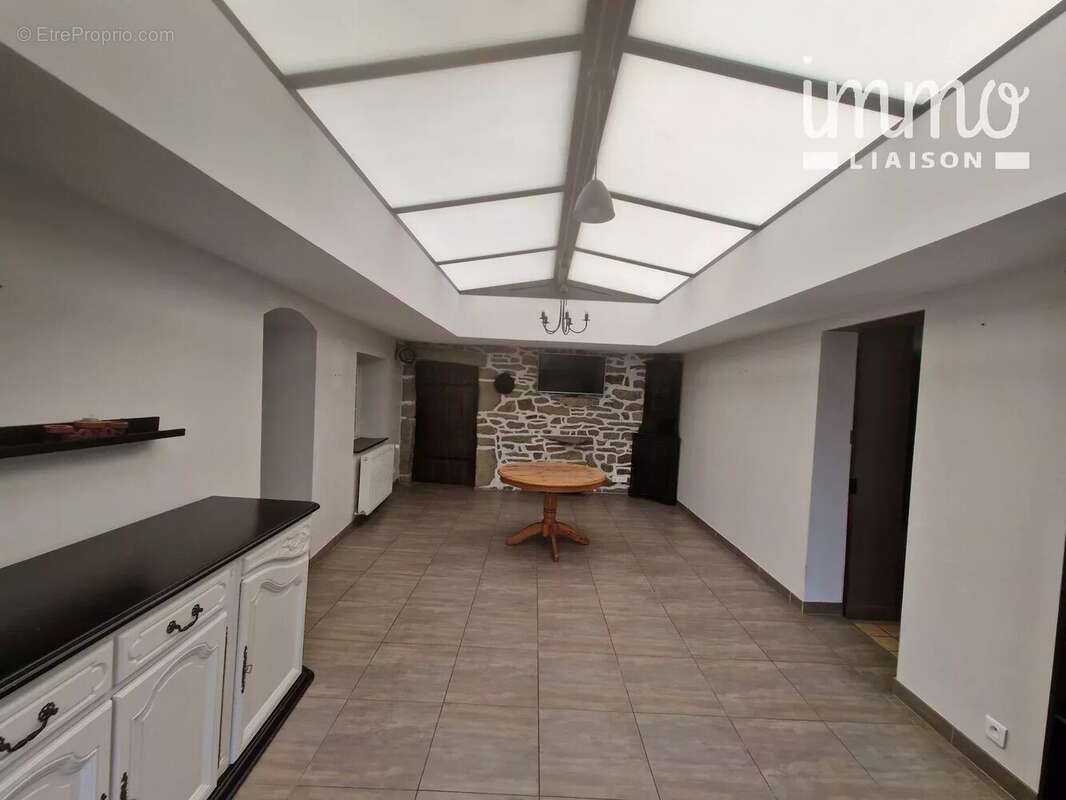 Maison à SAINT-ETIENNE-DE-MONTLUC