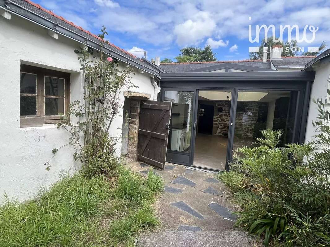 Maison à SAINT-ETIENNE-DE-MONTLUC