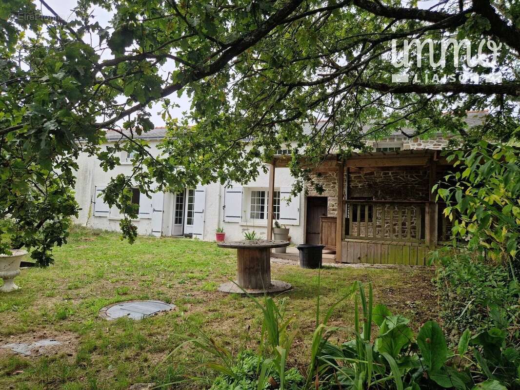 Maison à SAINT-ETIENNE-DE-MONTLUC