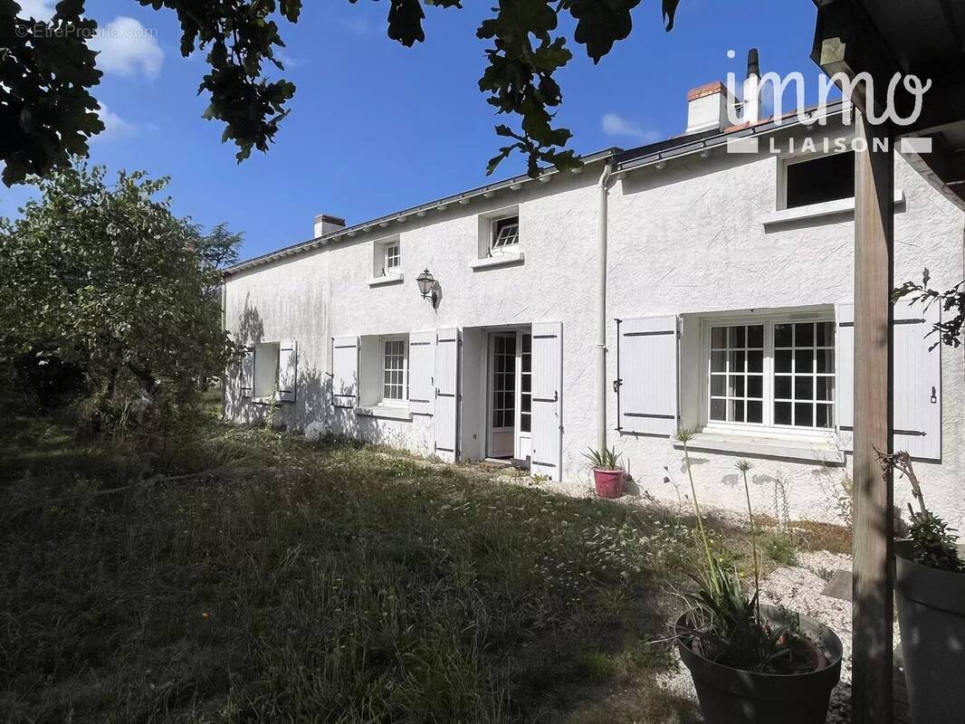 Maison à SAINT-ETIENNE-DE-MONTLUC