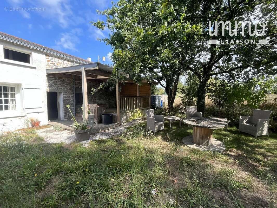Maison à SAINT-ETIENNE-DE-MONTLUC