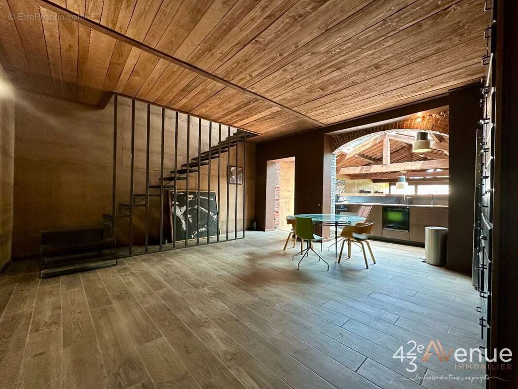 Maison à SURY-LE-COMTAL