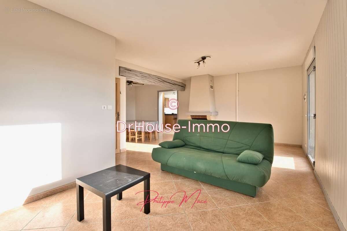 Maison à AUZOUVILLE-SUR-RY