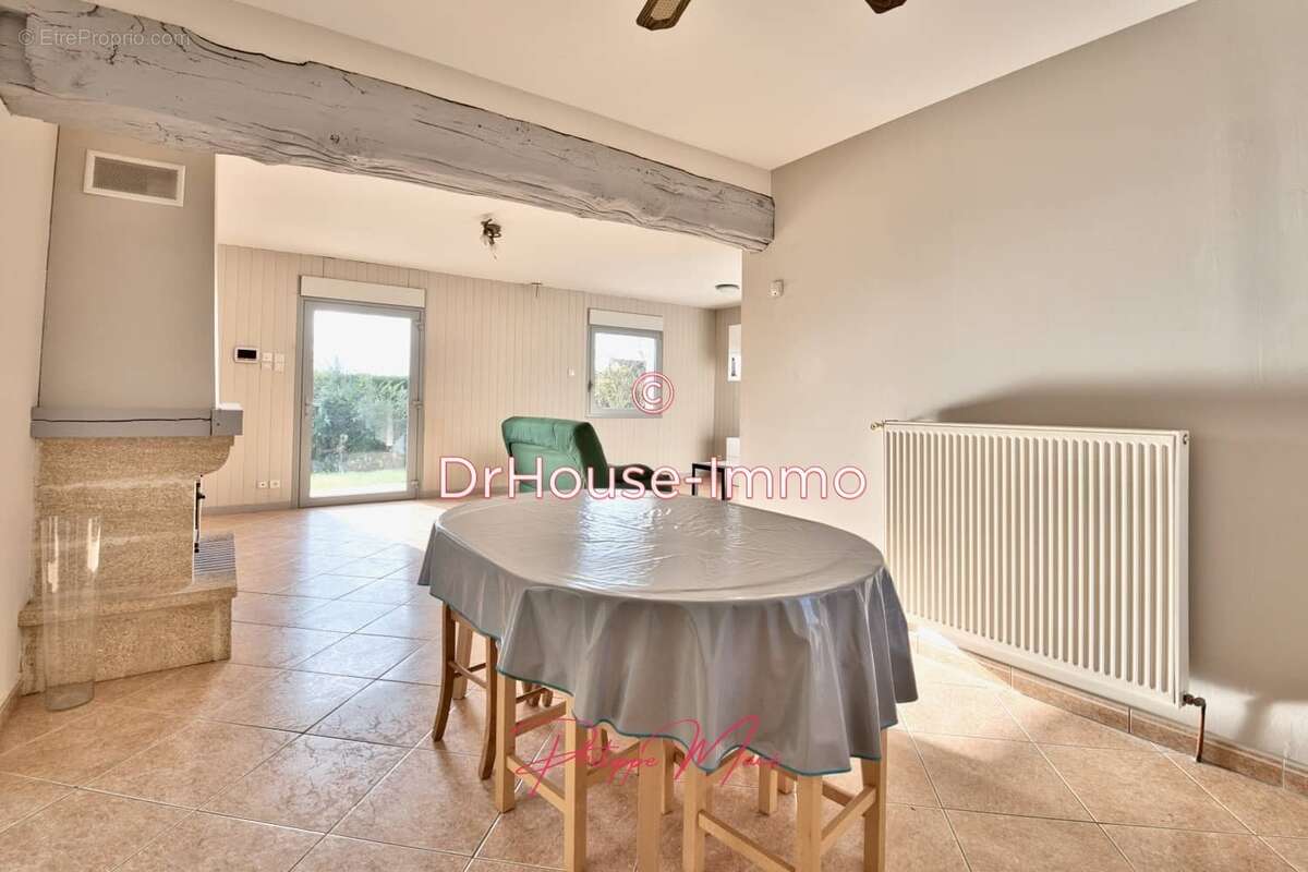 Maison à AUZOUVILLE-SUR-RY