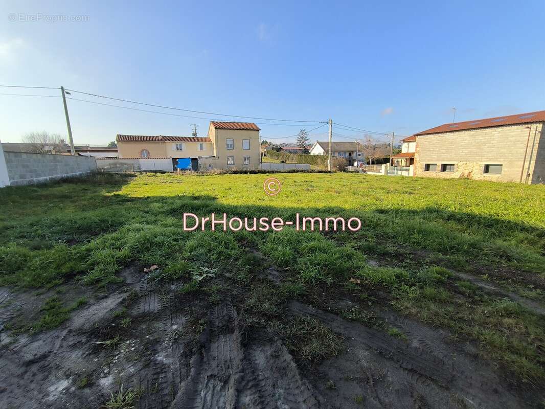 Terrain à SAINT-THOMAS-LA-GARDE