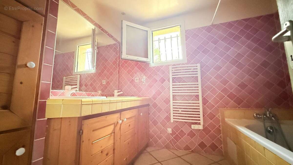 Maison à POURRIERES