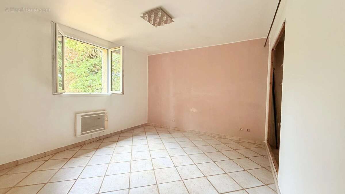 Maison à POURRIERES