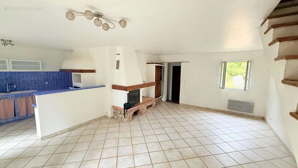 Maison à POURRIERES