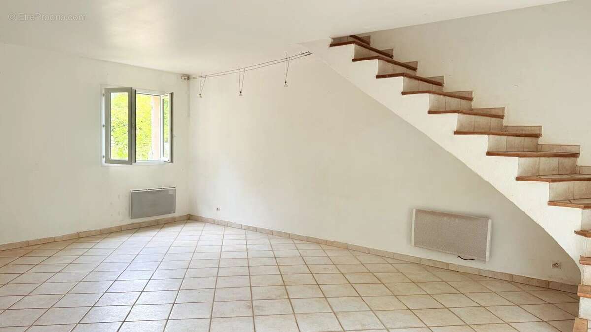 Maison à POURRIERES