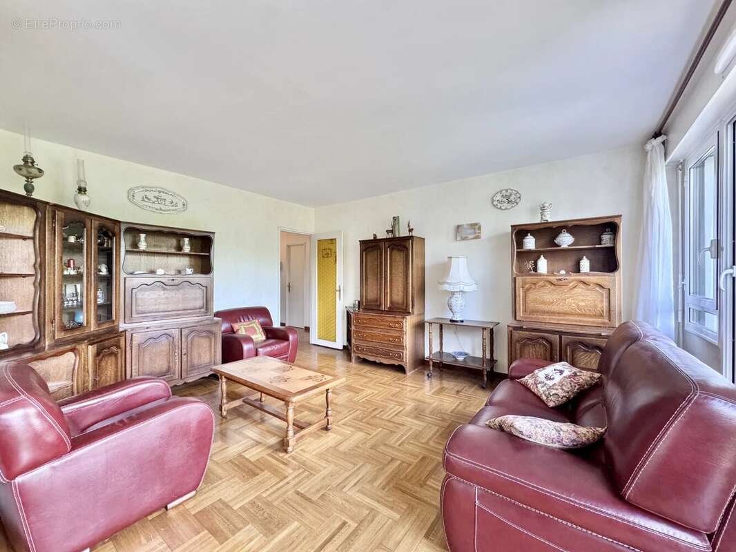 Appartement à VERRIERES-LE-BUISSON
