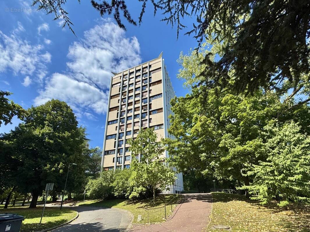 Appartement à VERRIERES-LE-BUISSON