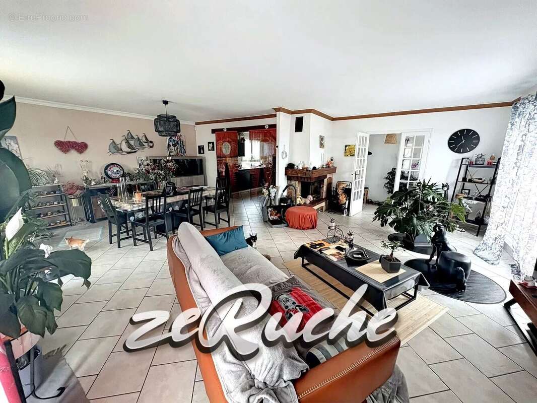 Maison à DEMOUVILLE