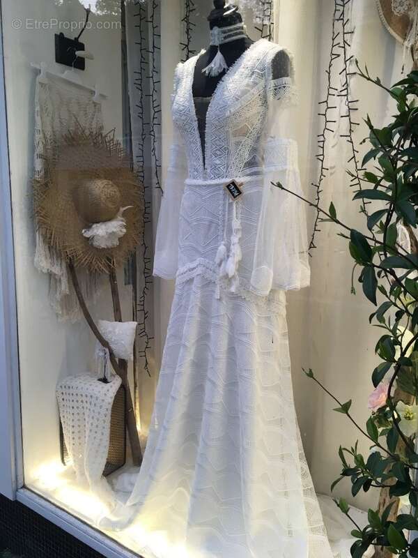 Commerce à COUZE-ET-SAINT-FRONT