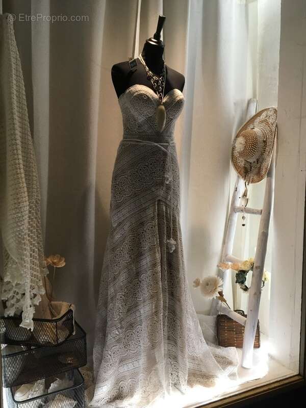 Commerce à COUZE-ET-SAINT-FRONT