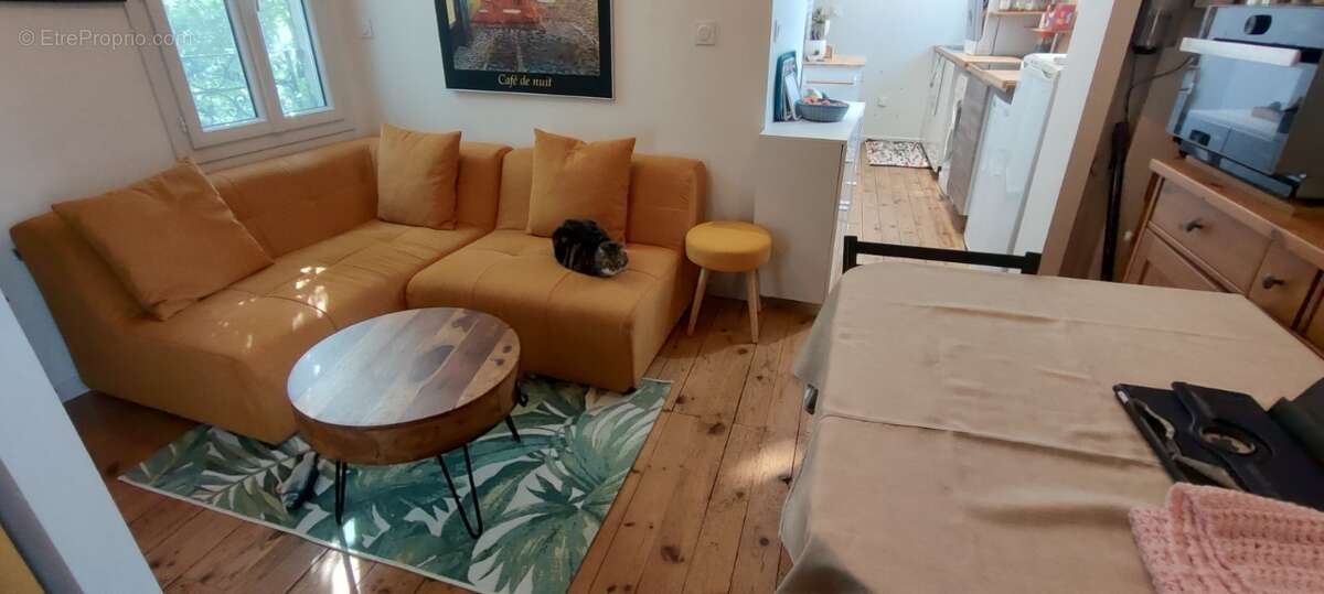 Commerce à COUZE-ET-SAINT-FRONT