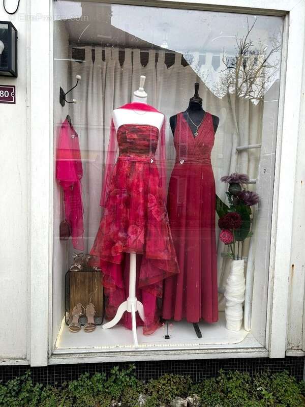 Commerce à COUZE-ET-SAINT-FRONT