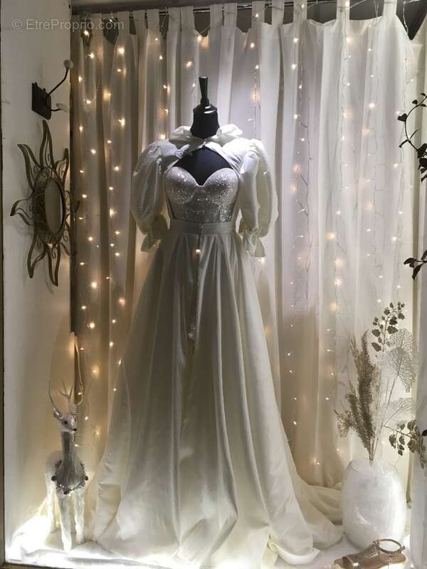 Commerce à COUZE-ET-SAINT-FRONT