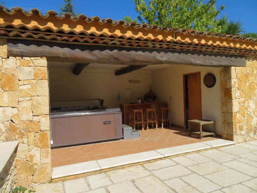   - Maison à FIGANIERES