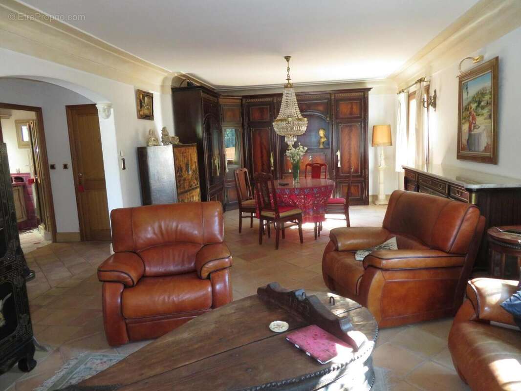   - Maison à FIGANIERES