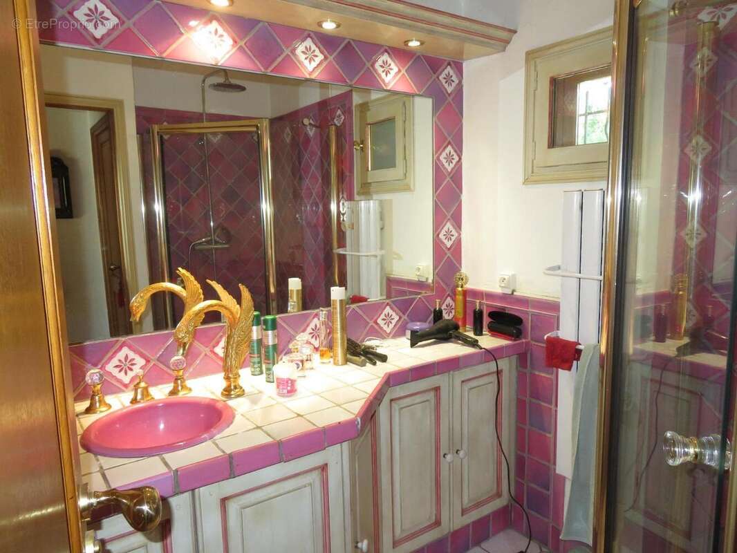   - Maison à FIGANIERES