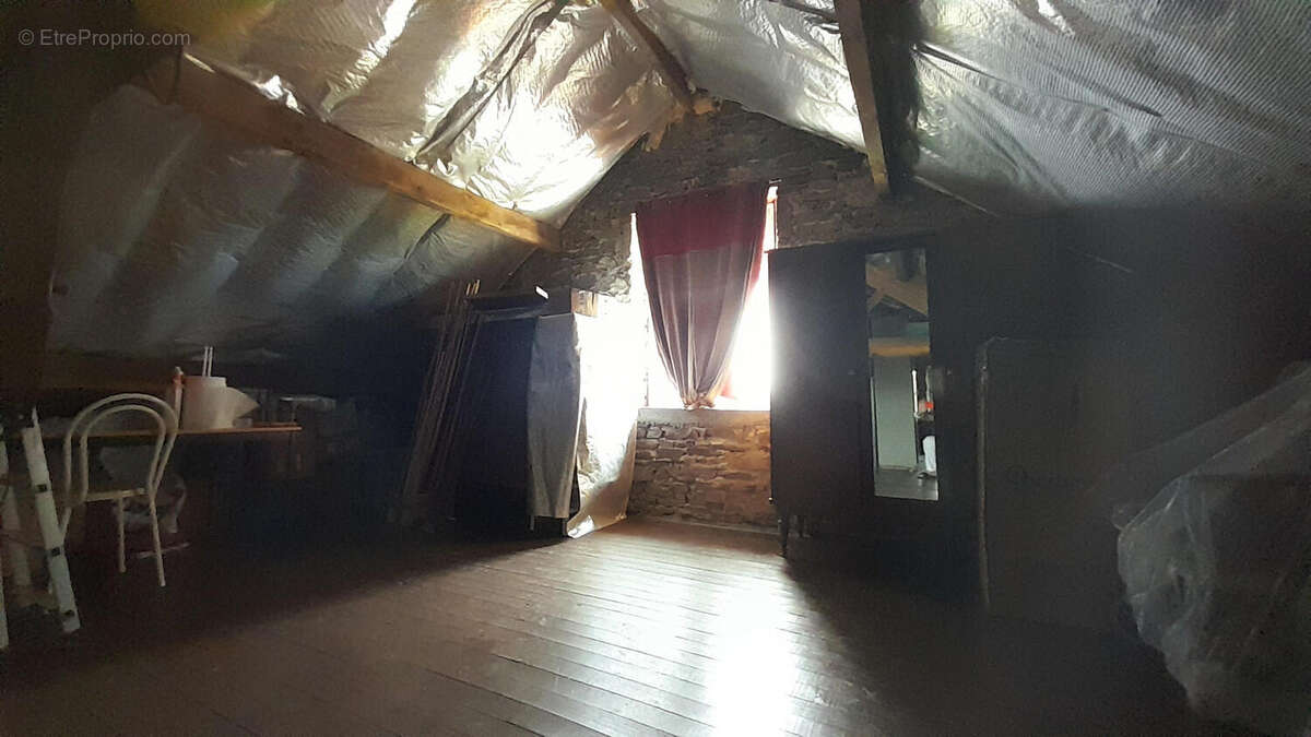 Le grenier - Maison à SAINT-PRIEST-LES-FOUGERES