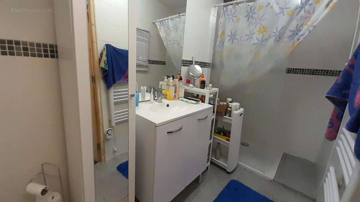 Le salle d&#039;eau rdc - Maison à SAINT-PRIEST-LES-FOUGERES