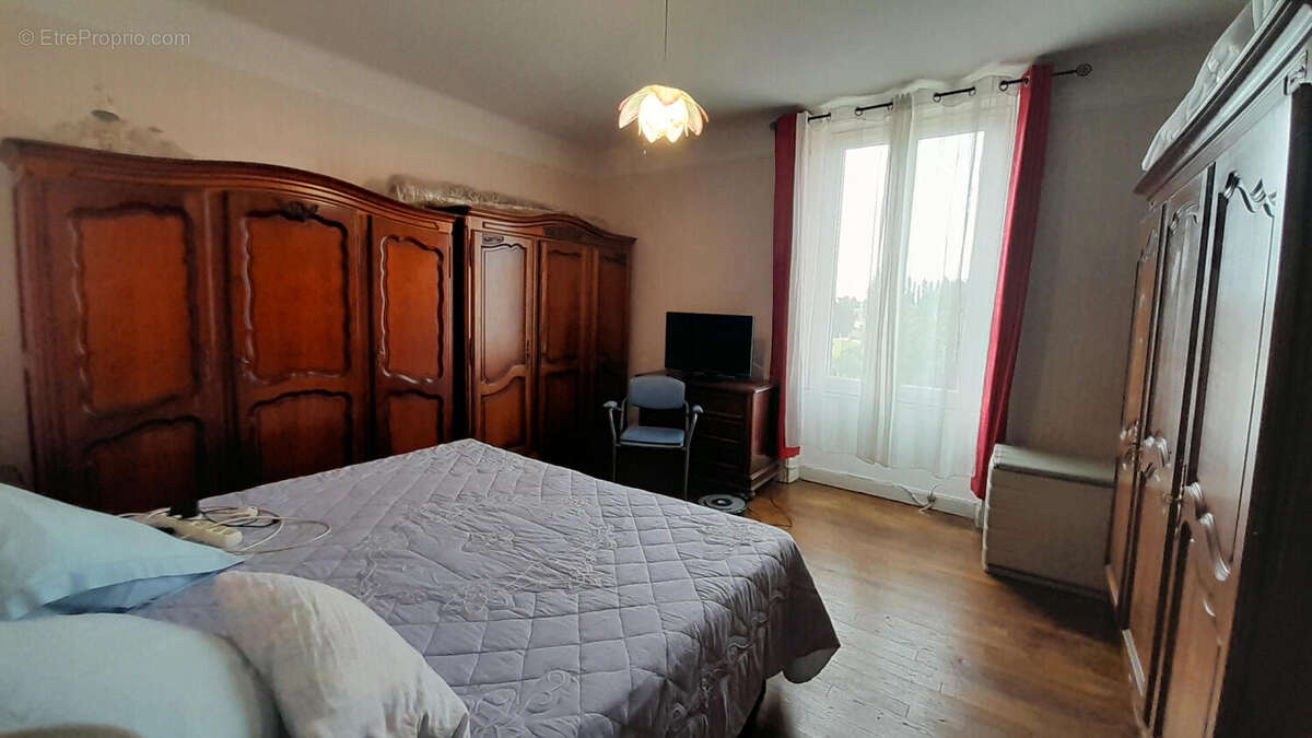 Une chambre a l&#039;étage - Maison à SAINT-PRIEST-LES-FOUGERES