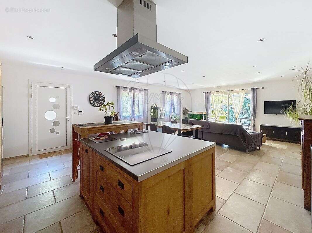 Maison à SAINTE-ANASTASIE