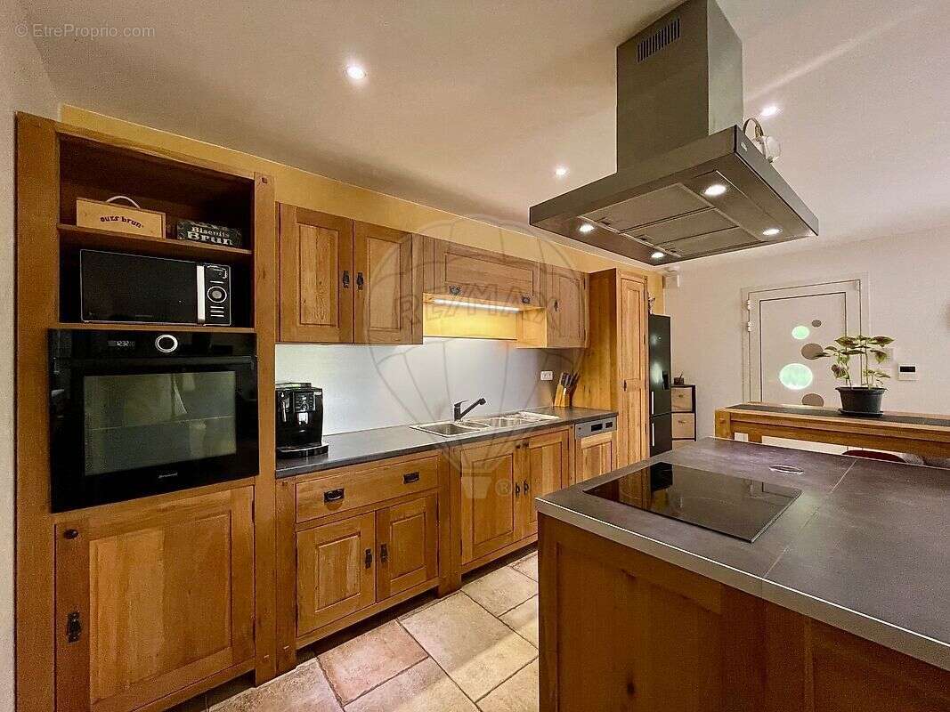 Maison à SAINTE-ANASTASIE