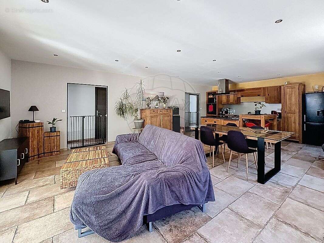 Maison à SAINTE-ANASTASIE