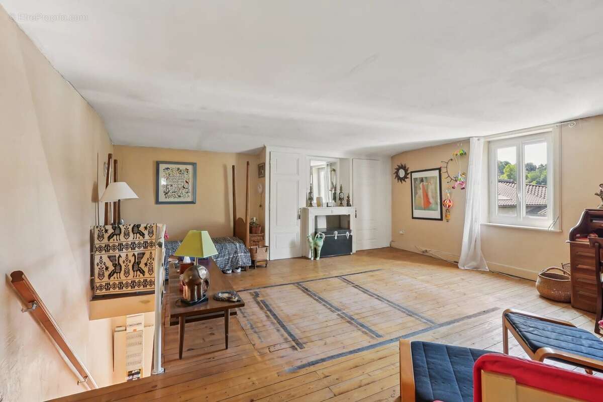 Maison à FONTAINES-SAINT-MARTIN