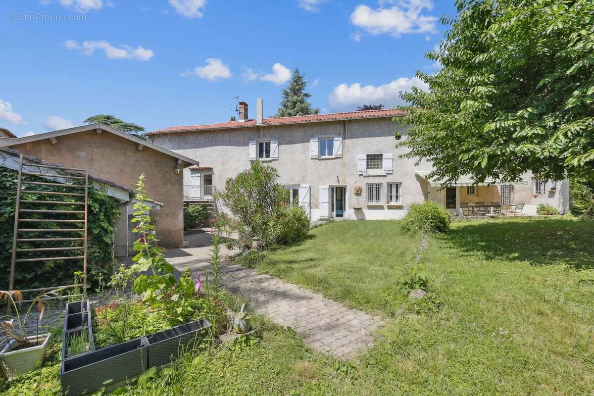 Maison à FONTAINES-SAINT-MARTIN