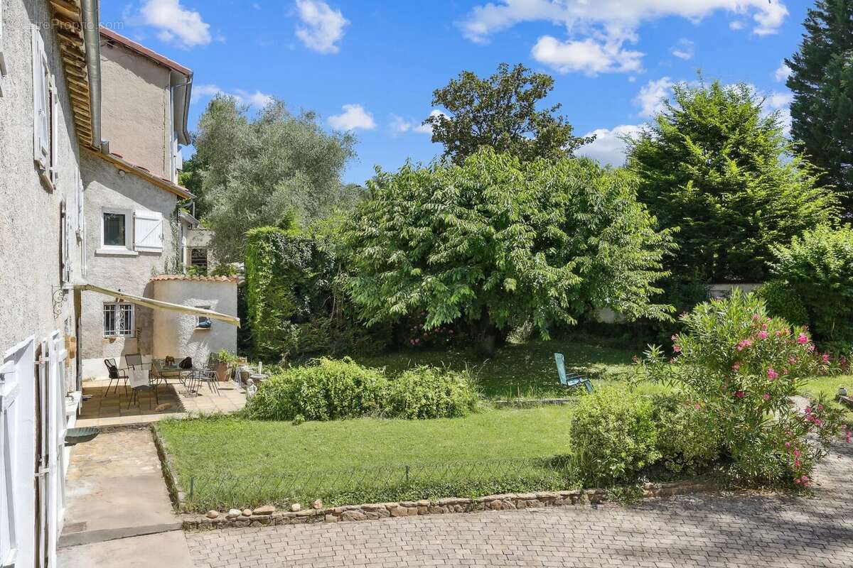 Maison à FONTAINES-SAINT-MARTIN