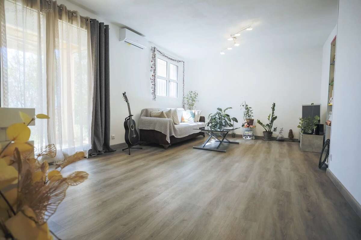 Appartement à MARSEILLE-12E