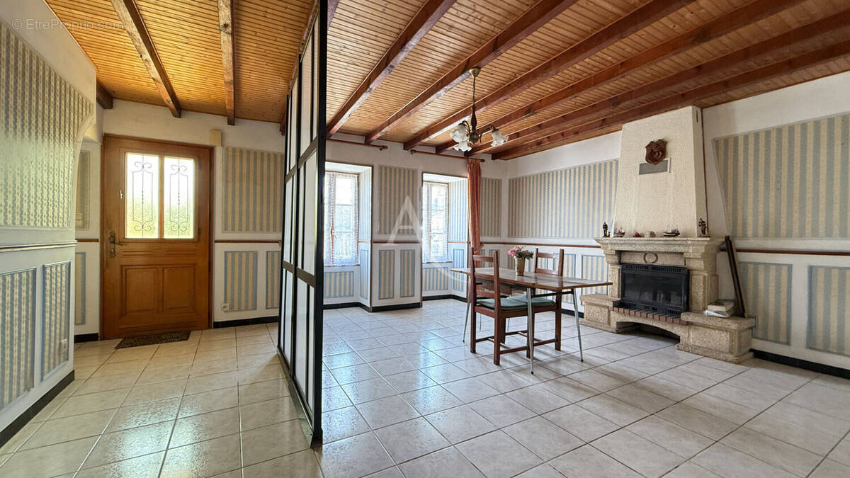 Maison à BOURNEZEAU