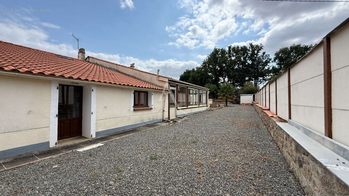 Maison à BOURNEZEAU