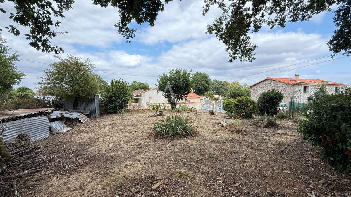 Maison à BOURNEZEAU